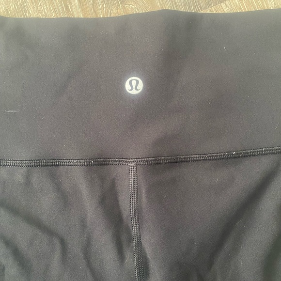 Lululemon Wunder Under Crop - Picture 2 of 3